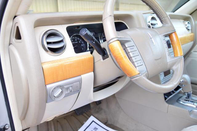 Used 2008 Lincoln MKZ image 27