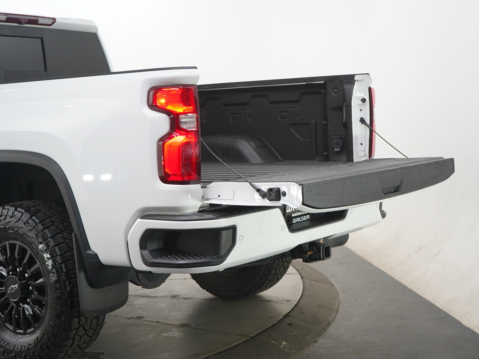 Used 2023 Chevrolet Silverado 3500 LTZ w/ LTZ Plus Package image 9