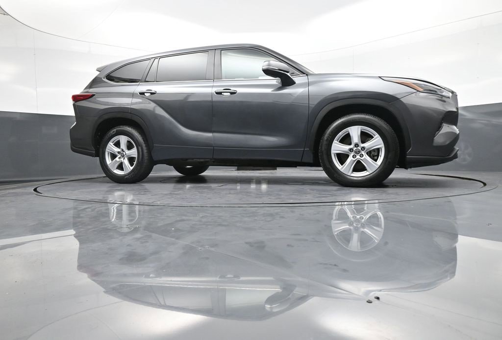 Certified 2023 Toyota Highlander L image 30