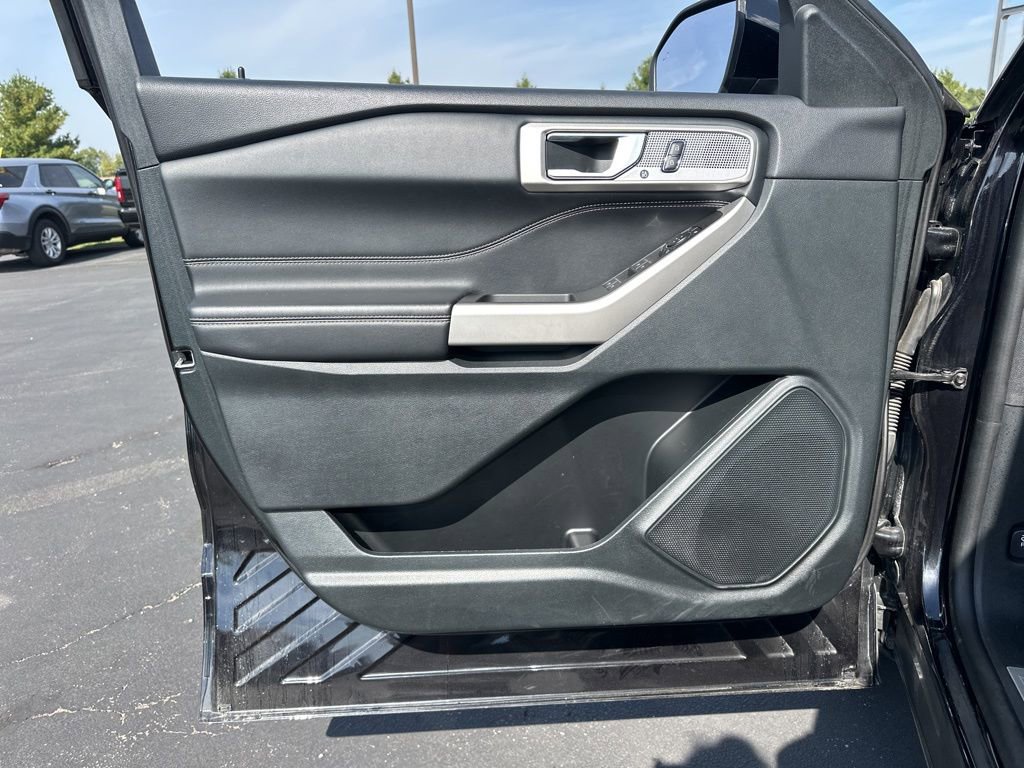 Used 2024 Ford Explorer Limited image 22