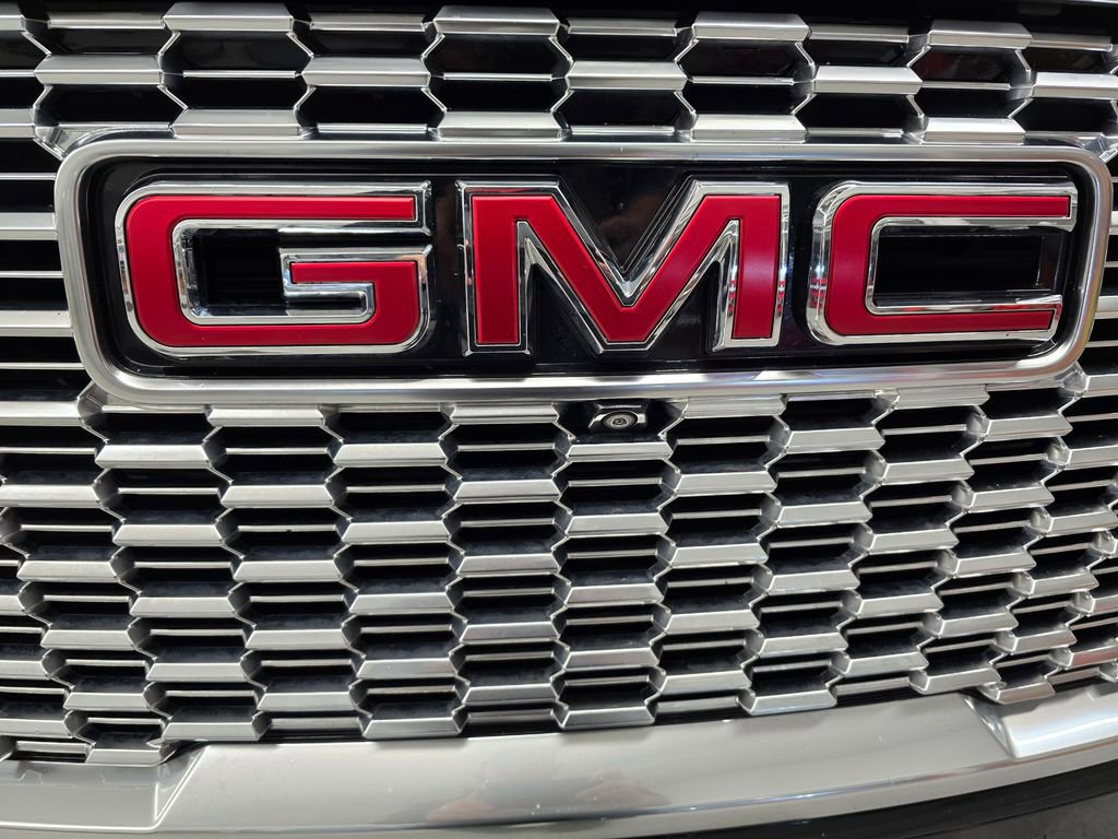 Used 2024 GMC Yukon XL Denali AWD/4WD image 9