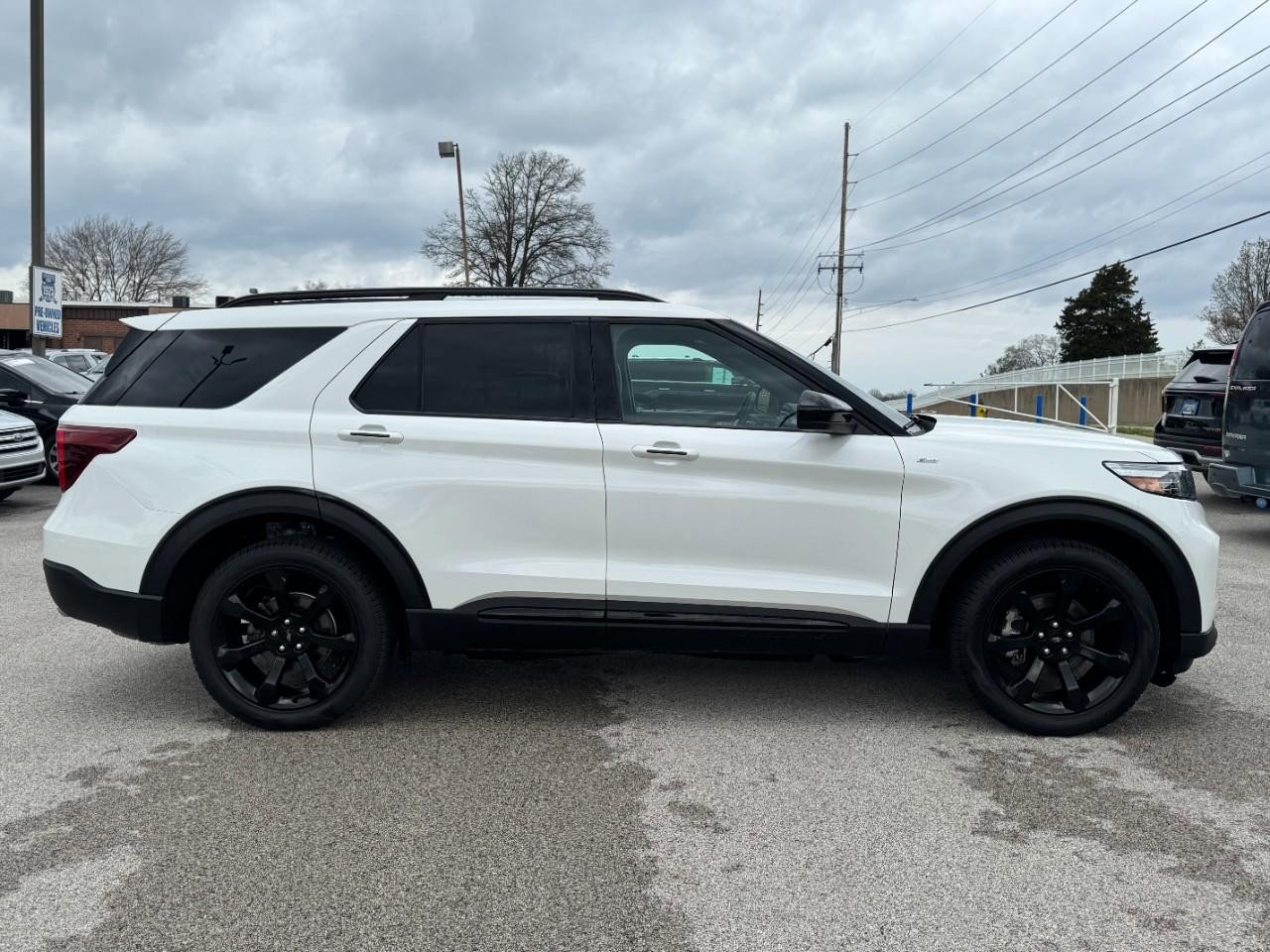 Certified 2024 Ford Explorer ST-Line w/ Class IV Trailer Tow Package AWD/4WD image 2