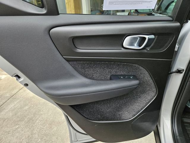 Used 2023 Volvo XC40 Recharge Ultimate w/ Protection Package Premier AWD/4WD image 15
