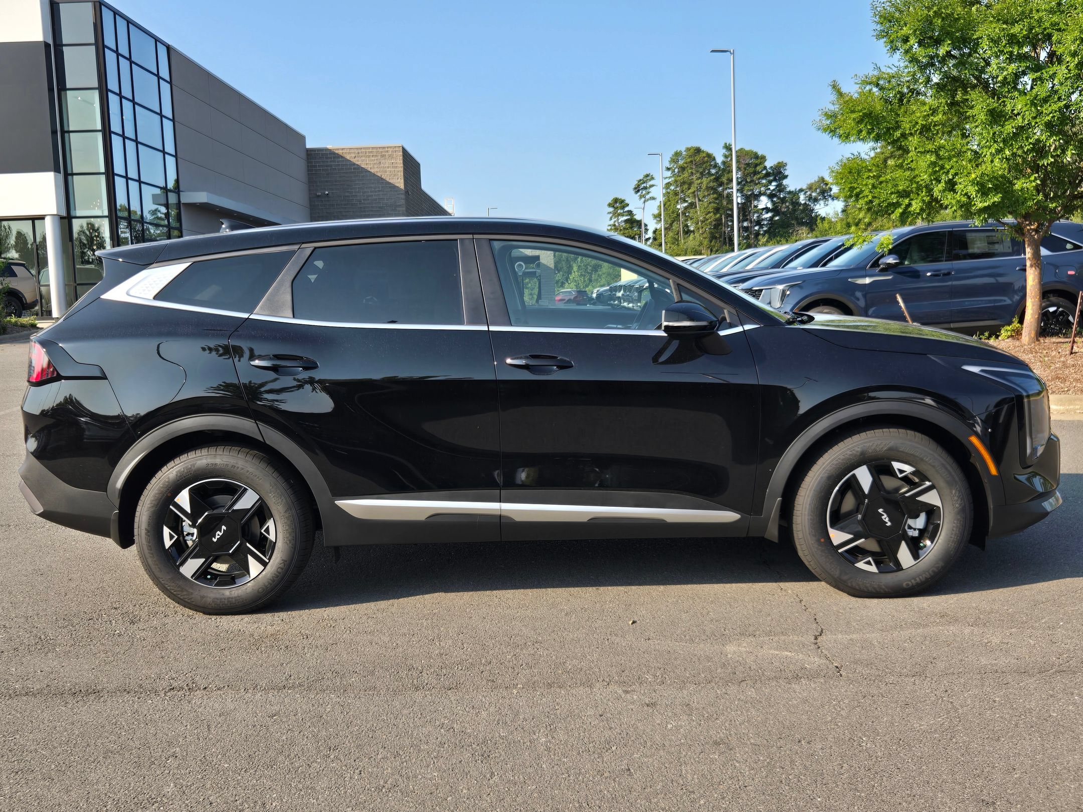 New 2026 Kia Sportage LX w/ LX Convenience Package FWD image 8
