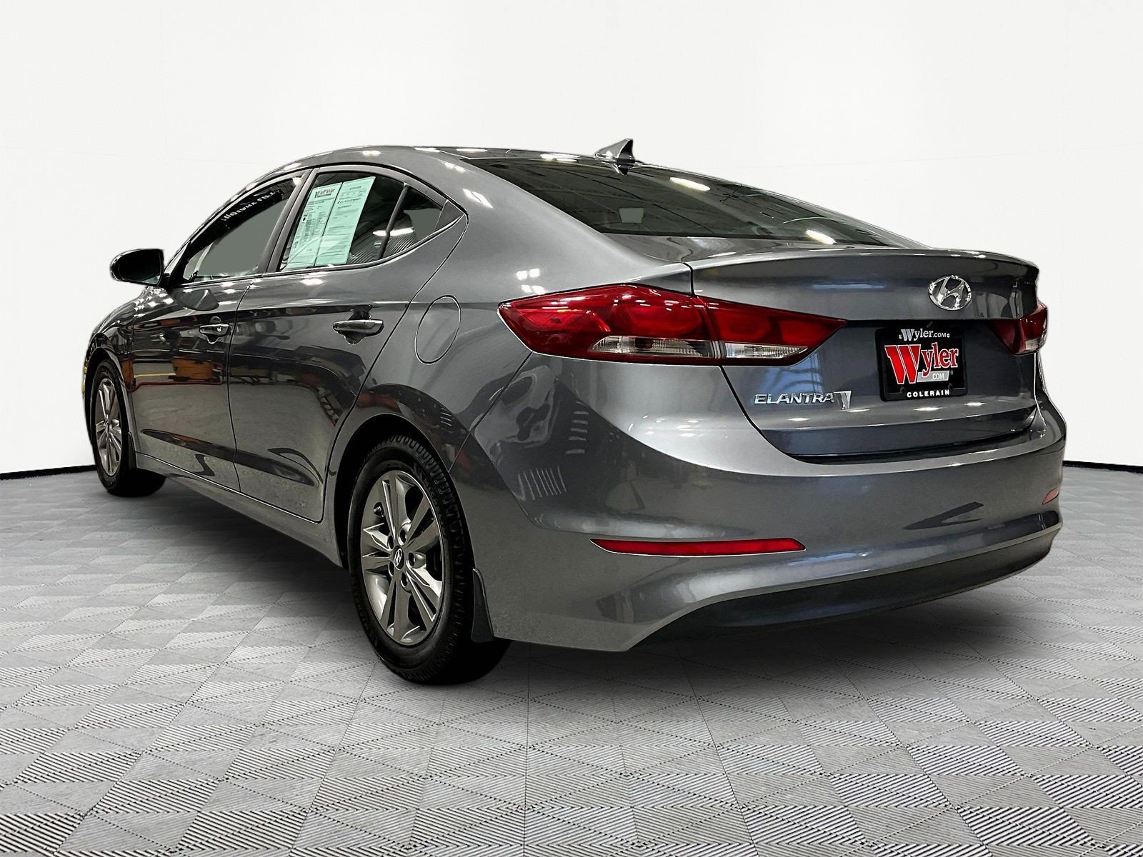 Used 2018 Hyundai Elantra Value Edition w/ Winter Weather Package FWD image 4