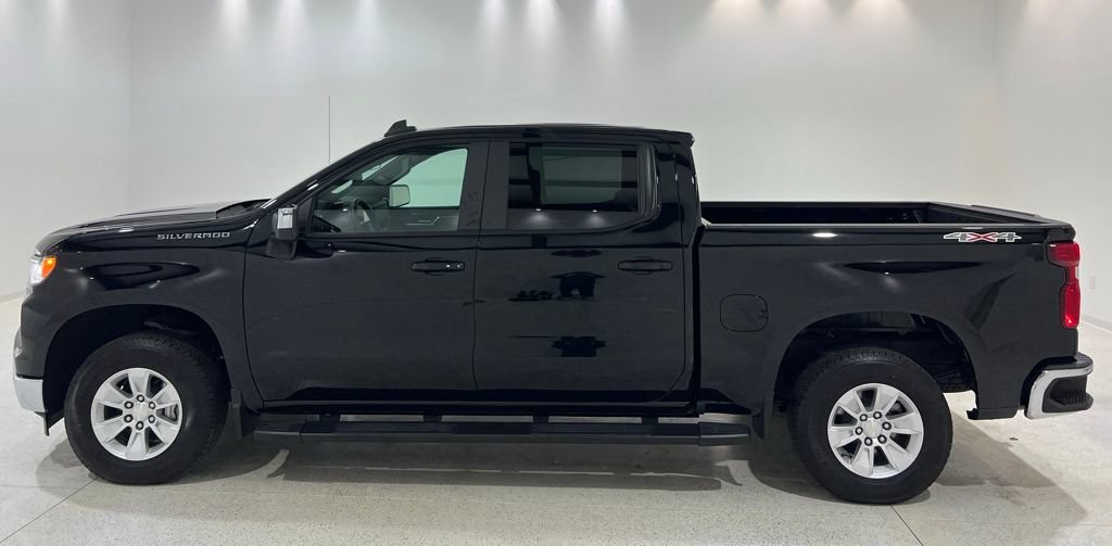 Used 2024 Chevrolet Silverado 1500 LT w/ Leather Package AWD/4WD image 2