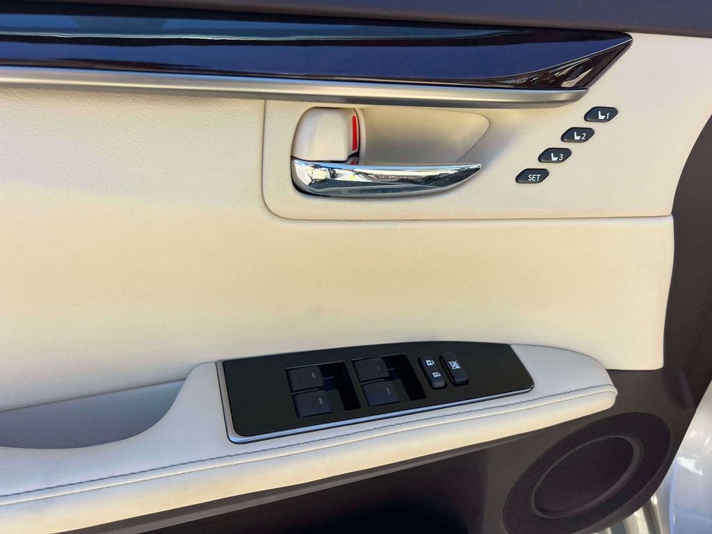 Used 2017 Lexus ES 350 w/ Navigation System Package image 15