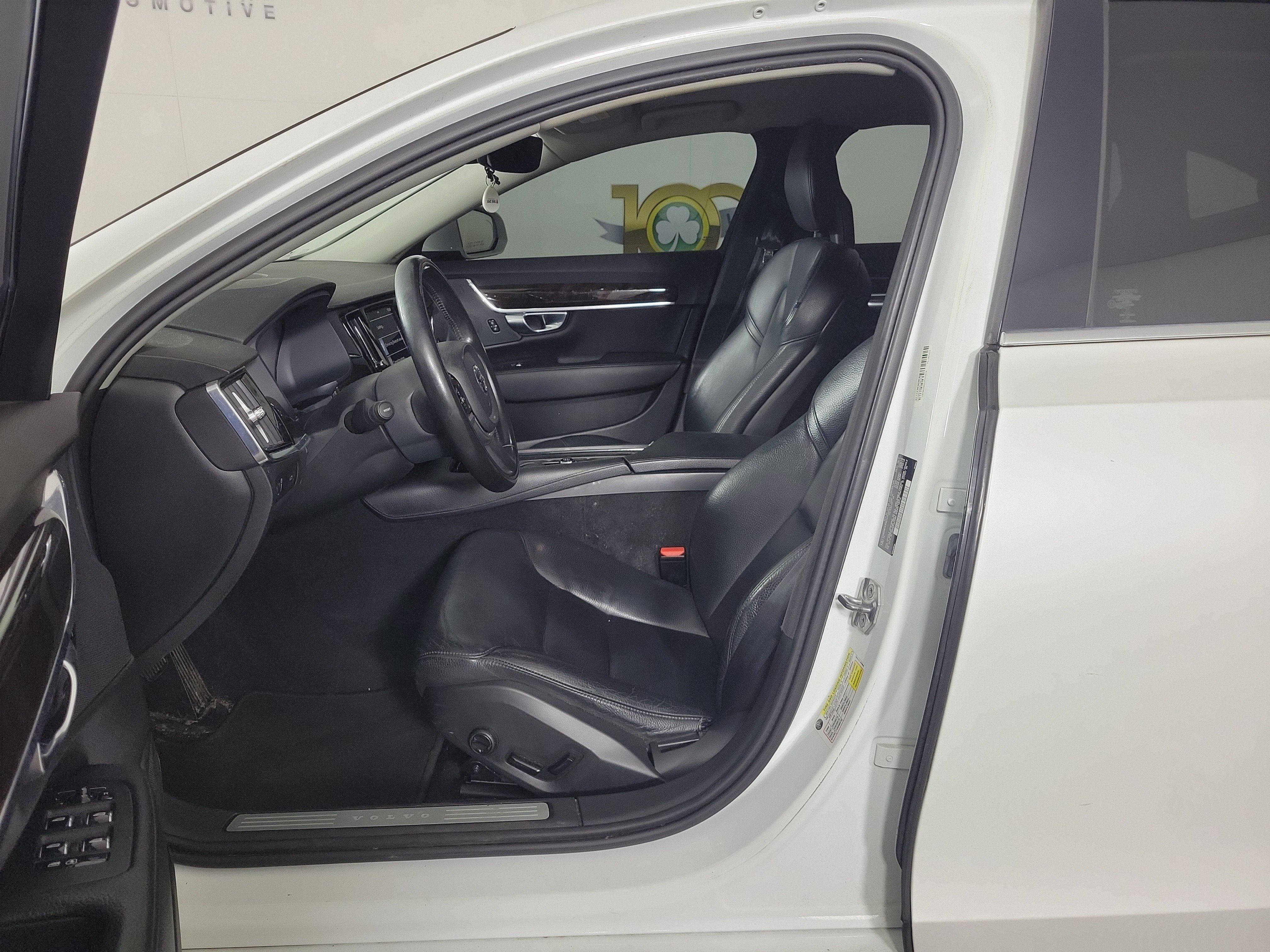 Used 2018 Volvo S90 T5 Momentum w/ Momentum Plus Package AWD/4WD image 5
