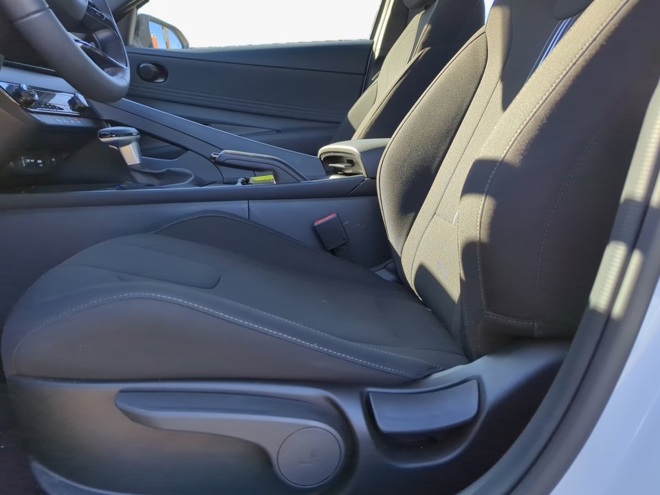 Certified 2025 Hyundai Elantra Sport image 9