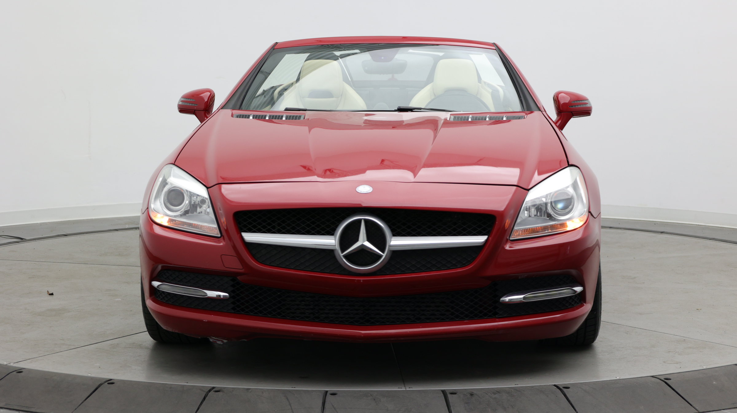 Used 2015 Mercedes-Benz SLK 250 image 2
