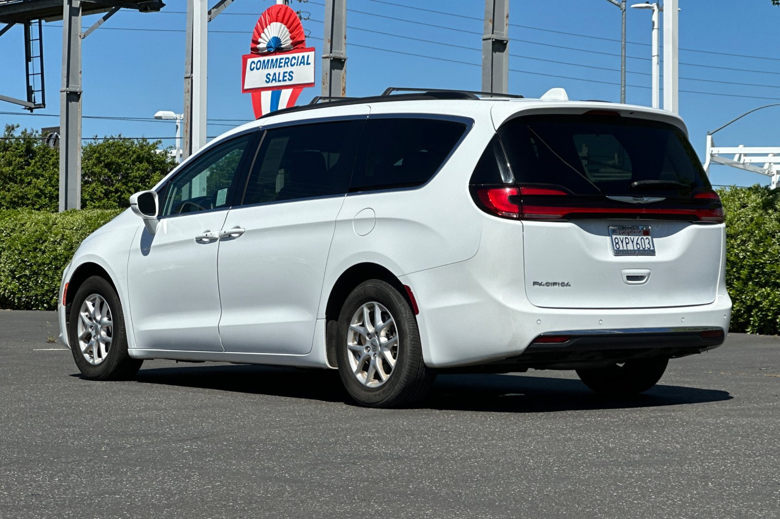 Used 2022 Chrysler Pacifica Touring-L image 6