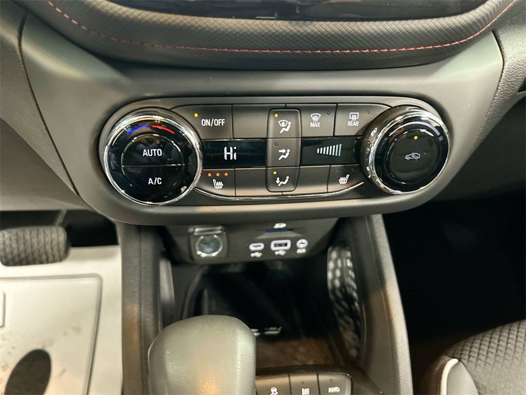 Used 2023 Chevrolet TrailBlazer RS w/ Sun and Liftgate Package image 16
