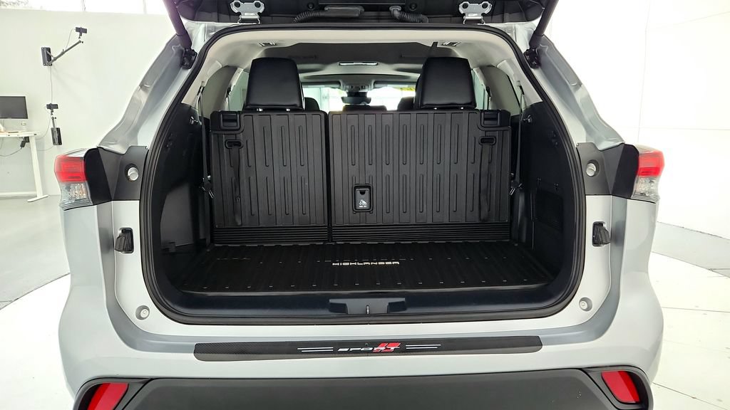 Certified 2024 Toyota Highlander XLE AWD/4WD image 17