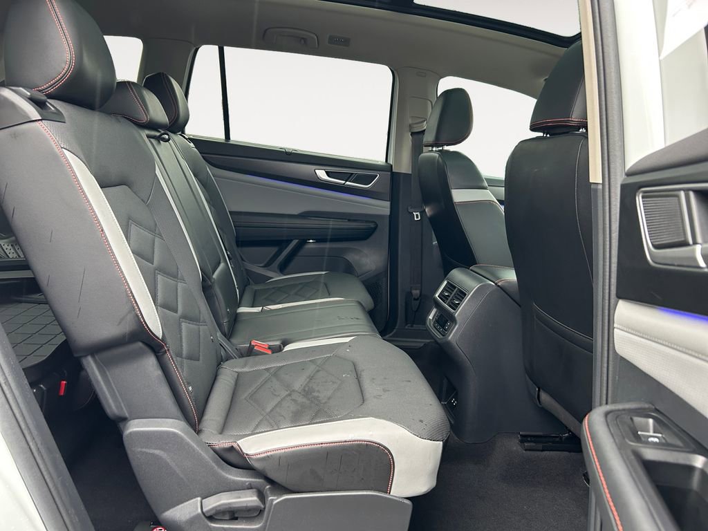 Used 2024 Volkswagen Atlas Peak Edition SE image 11