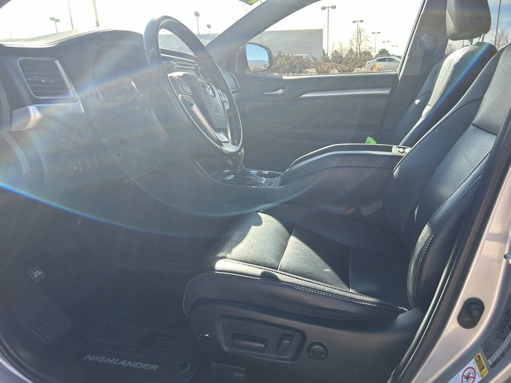 Used 2019 Toyota Highlander XLE image 21