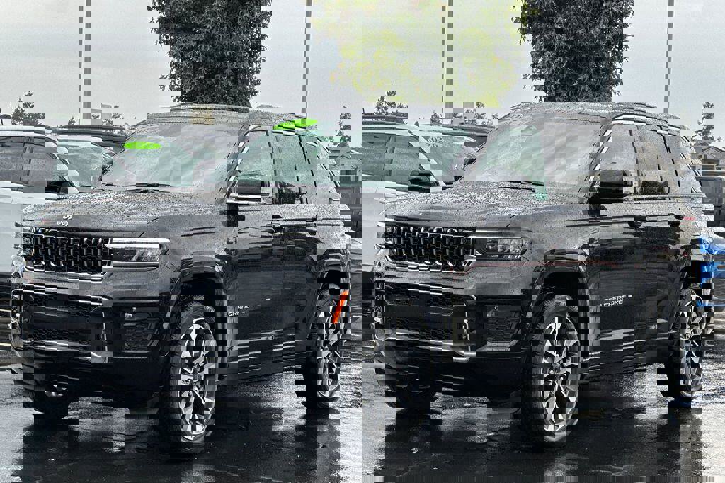 New 2025 Jeep Grand Cherokee Overland w/ Adv Protech Group III image 8