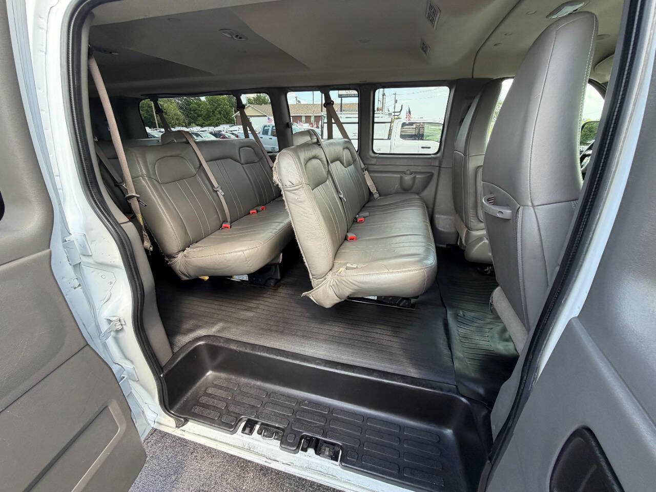 Used 2019 Chevrolet Express 3500 LS RWD image 18