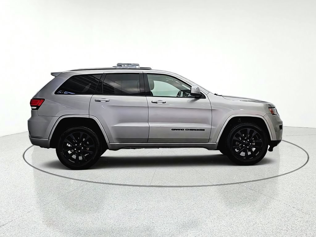 Used 2019 Jeep Grand Cherokee Laredo AWD/4WD image 8