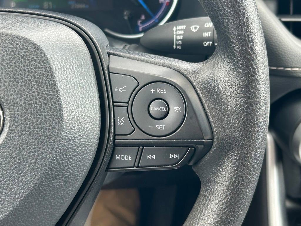 Used 2024 Toyota RAV4 LE AWD/4WD image 34