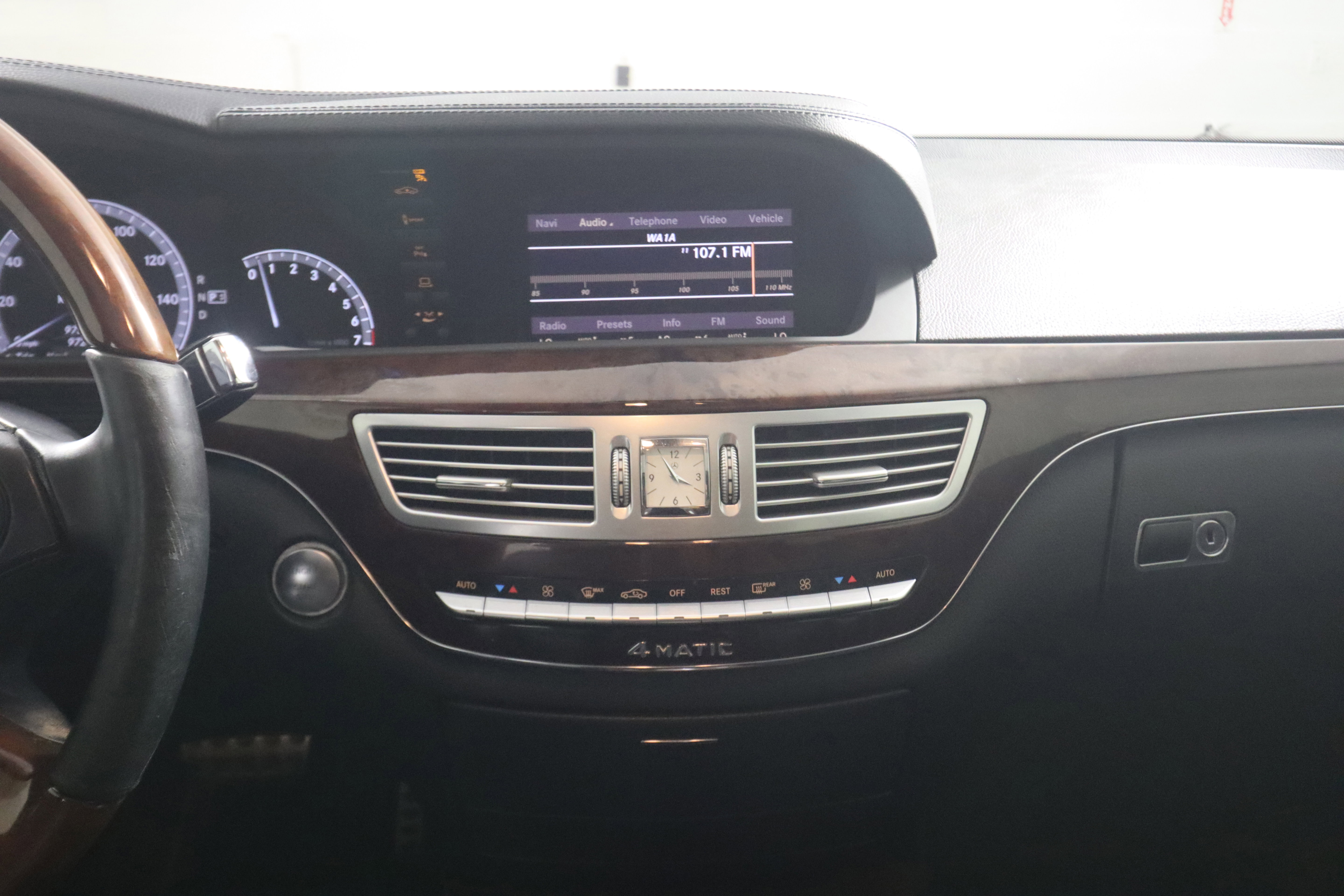 Used 2011 Mercedes-Benz S 550 4MATIC image 17