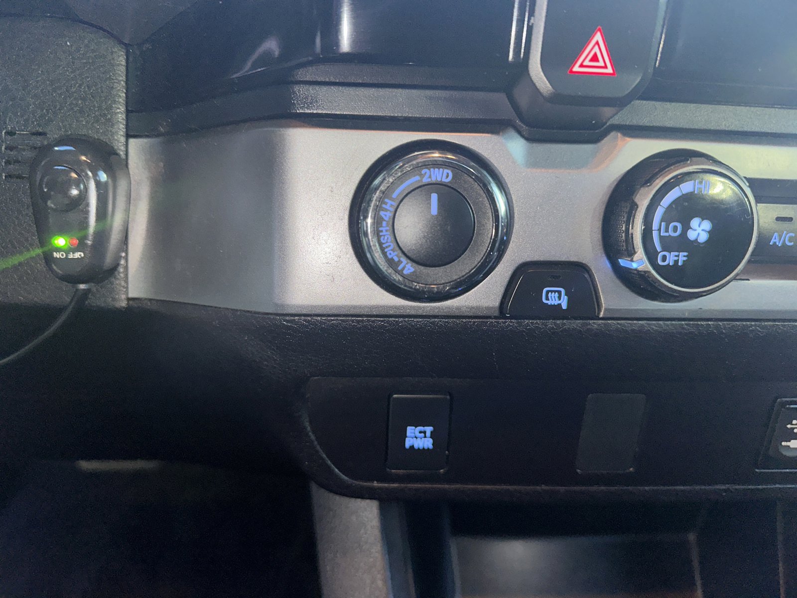 Used 2018 Toyota Tacoma SR5 w/ SR5 Appearance Package (SM) AWD/4WD image 16