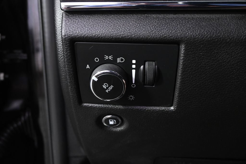 Used 2017 Jeep Grand Cherokee Overland AWD/4WD image 24