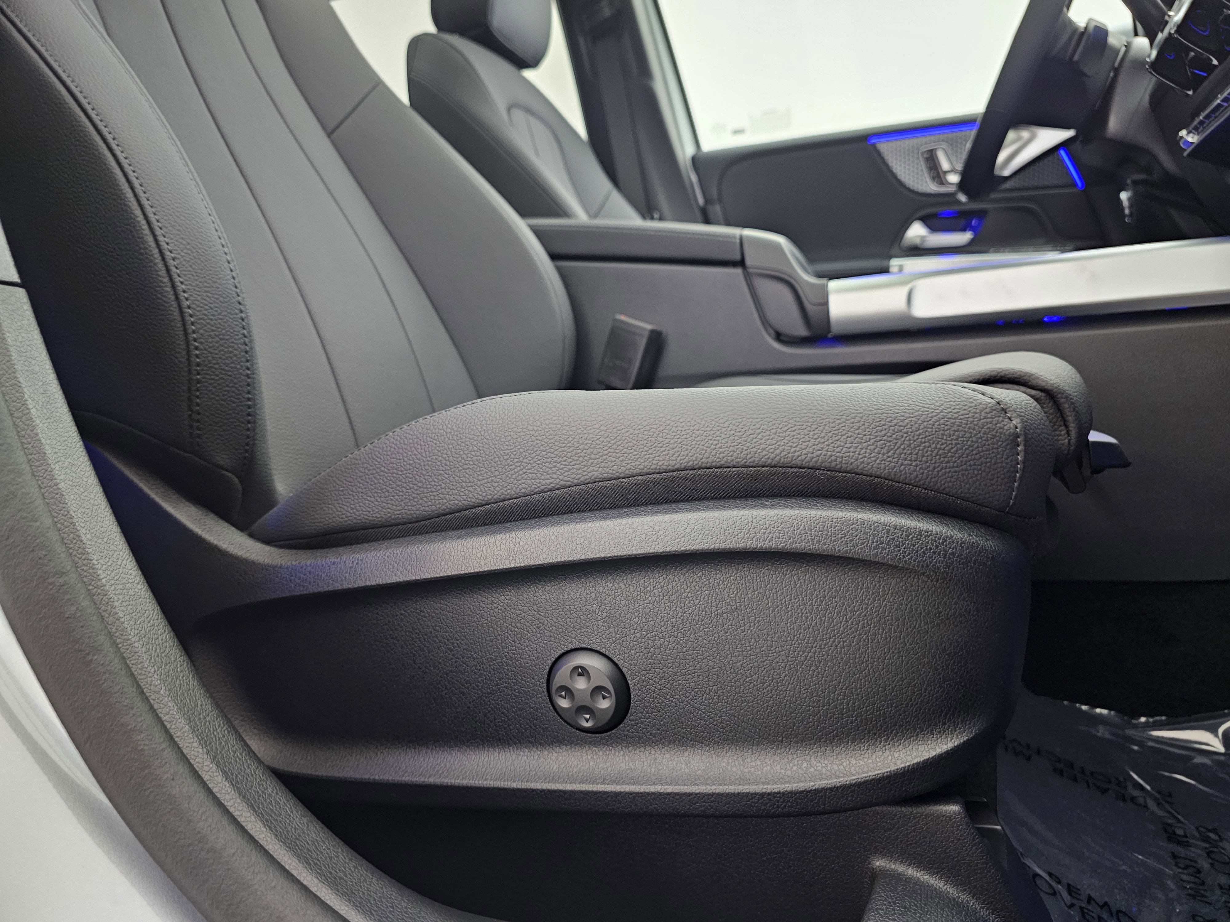 New 2026 Mercedes-Benz GLB 250 4MATIC image 16