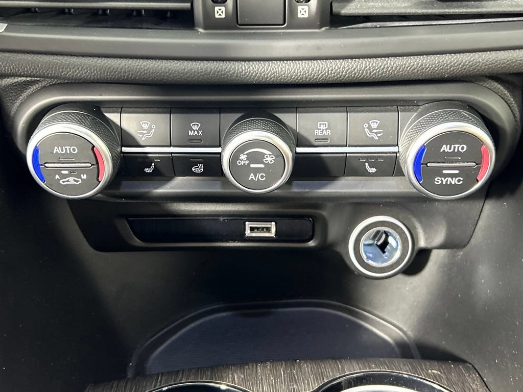Used 2022 Alfa Romeo Giulia Ti AWD/4WD image 21