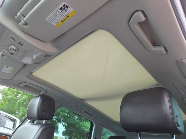 Used 2013 Volkswagen Touareg TDI image 11