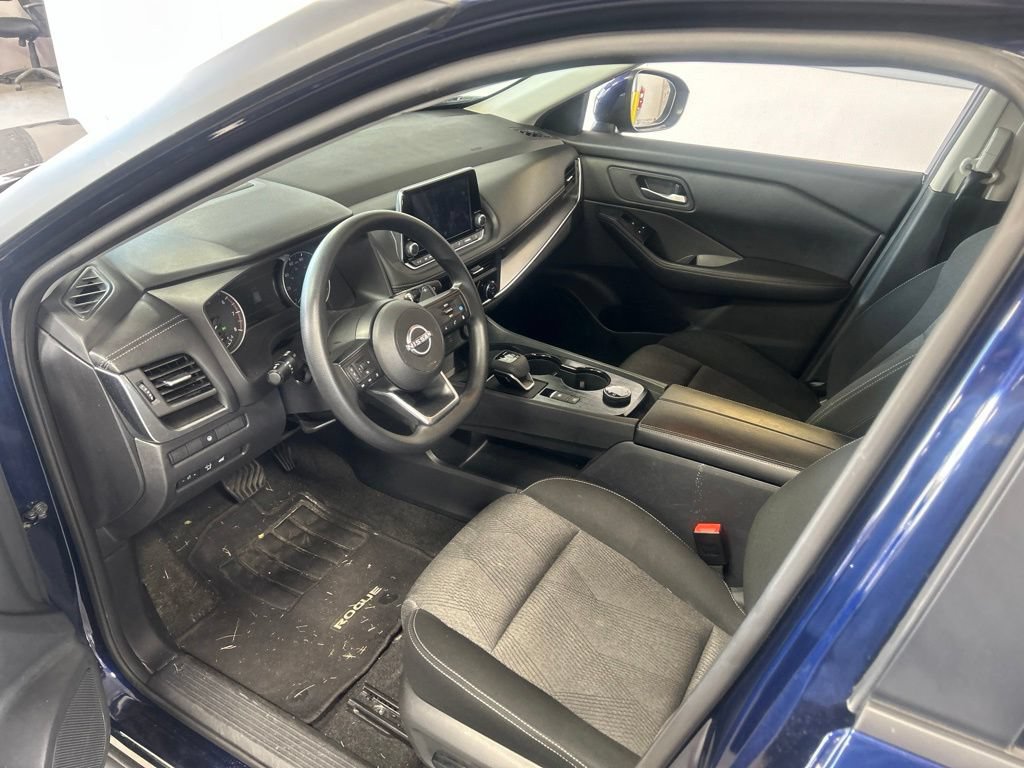 Used 2024 Nissan Rogue SV AWD/4WD image 3