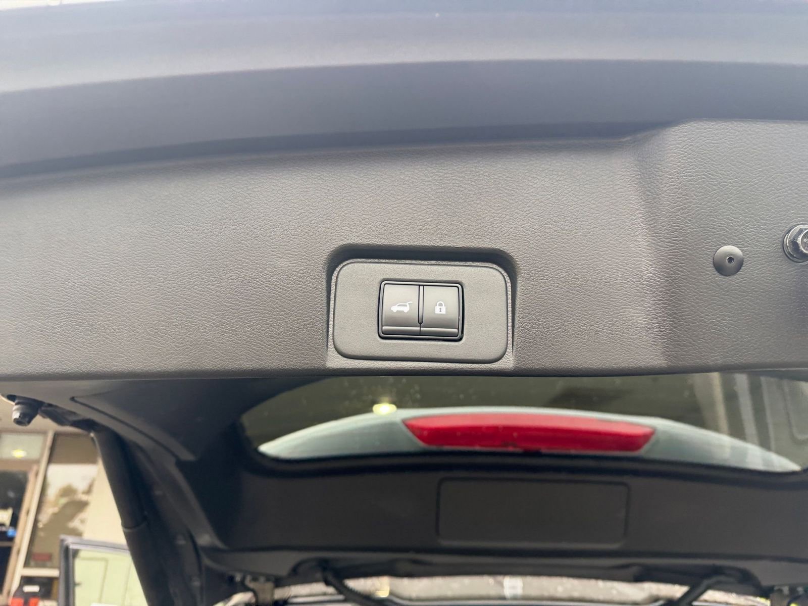 Used 2025 Nissan Rogue SV image 23