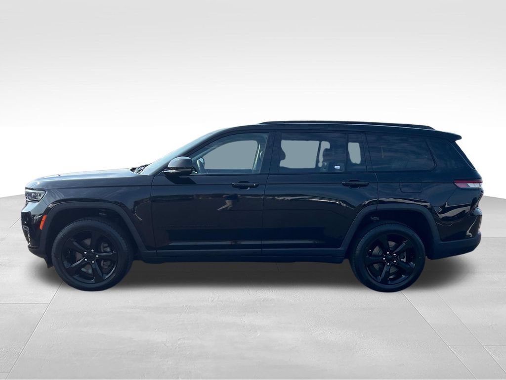 Used 2023 Jeep Grand Cherokee L Limited w/ Black Appearance Package AWD/4WD image 2