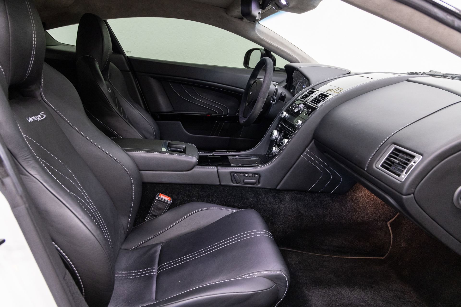 Used 2011 Aston Martin V8 Vantage S RWD image 12