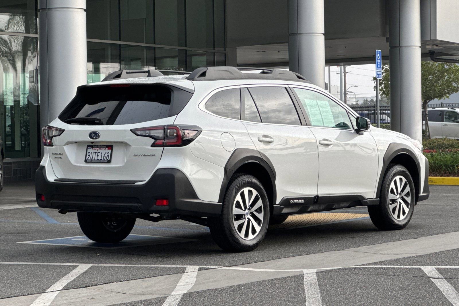 Used 2025 Subaru Outback Premium image 4