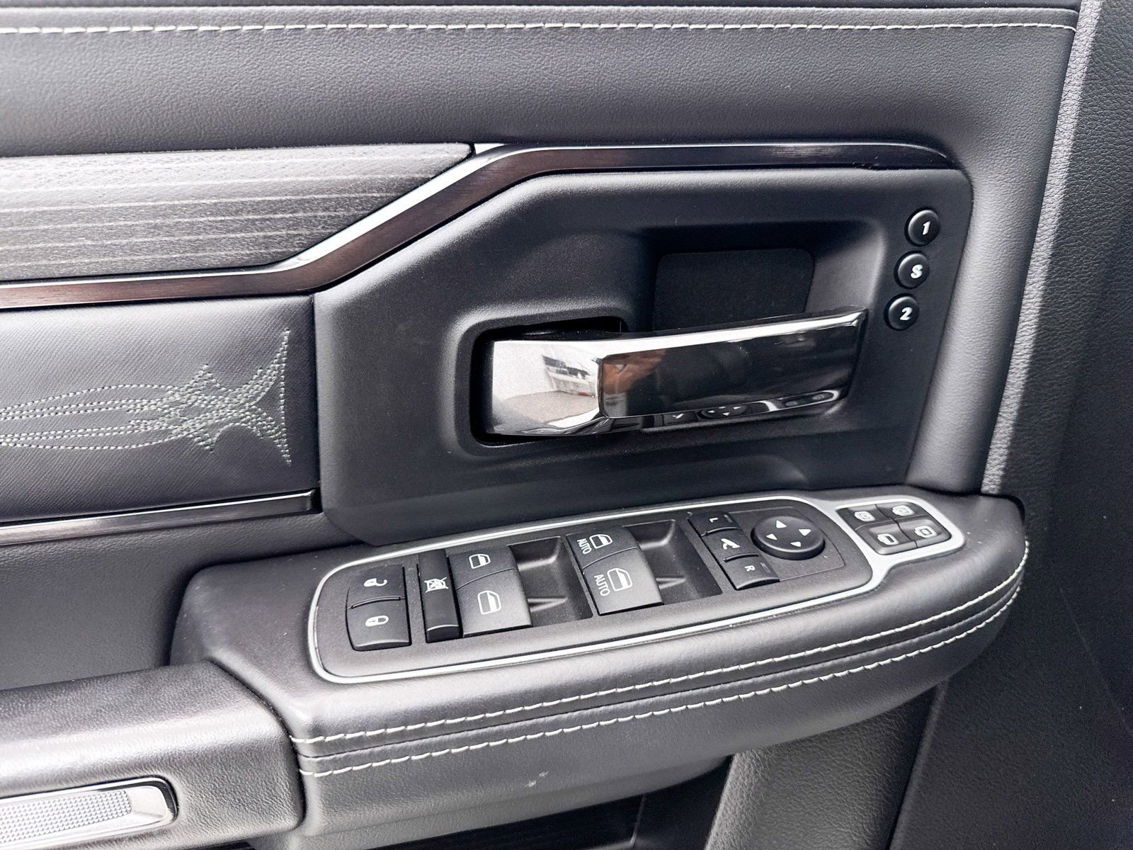 Used 2023 RAM 2500 Limited image 26