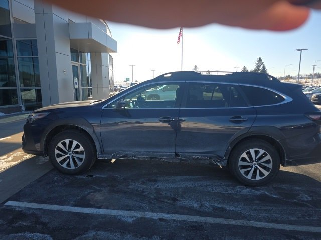 Used 2023 Subaru Outback Premium image 3