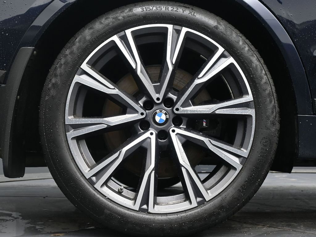 Used 2021 BMW X7 M50i w/ Executive Package image 9