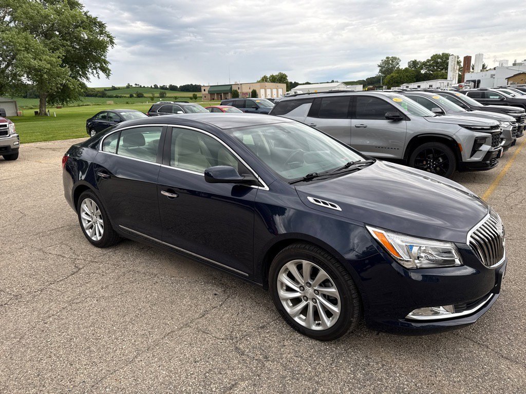 Used 2016 Buick LaCrosse image 2