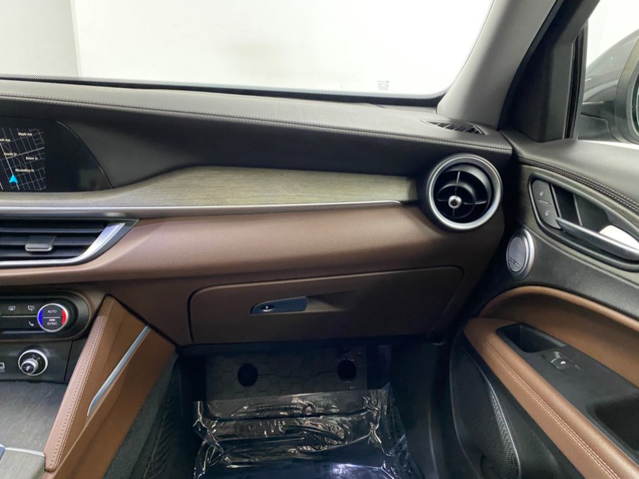 Used 2019 Alfa Romeo Stelvio Ti AWD/4WD image 24