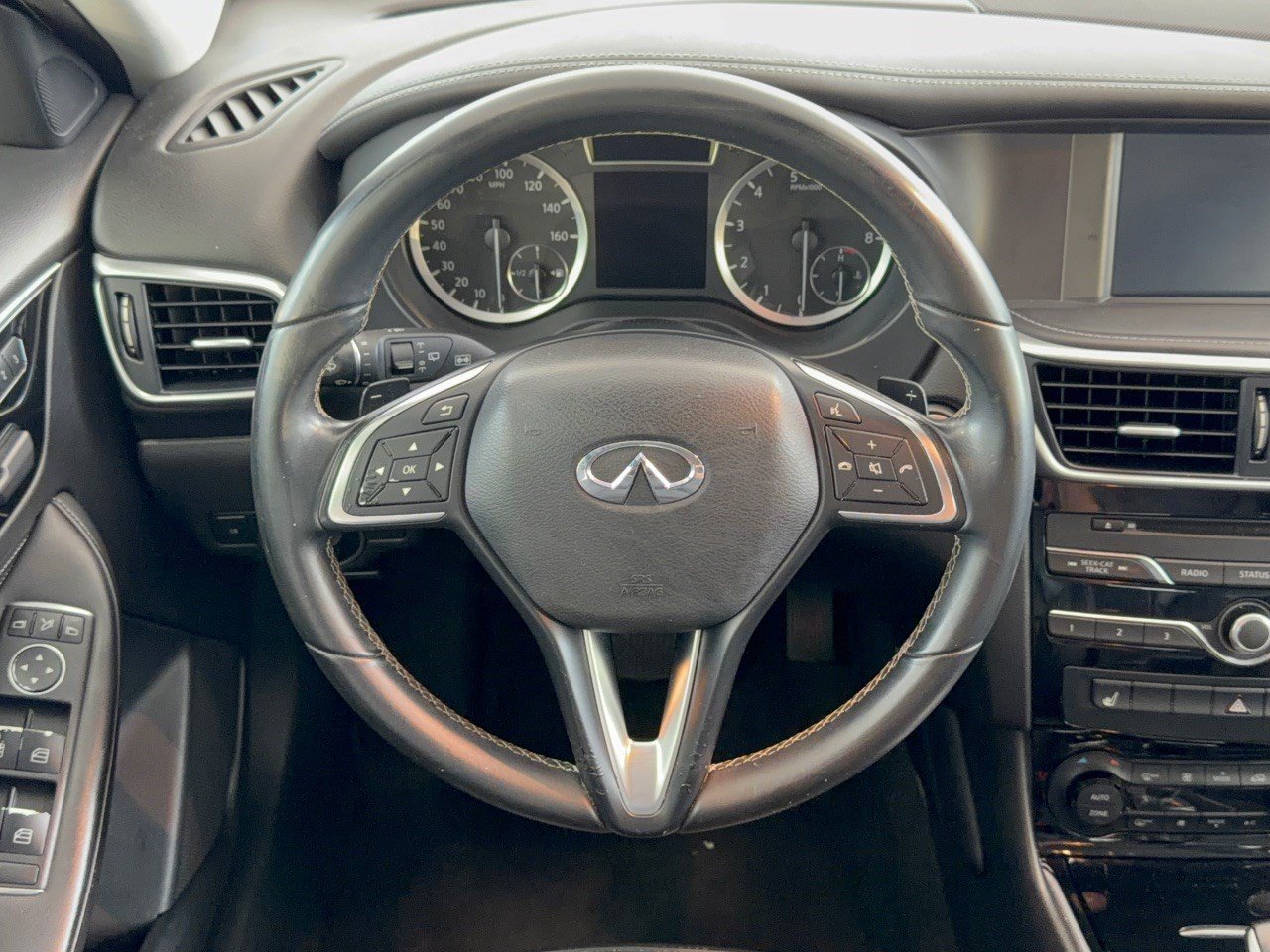 Used 2018 INFINITI QX30 FWD image 10