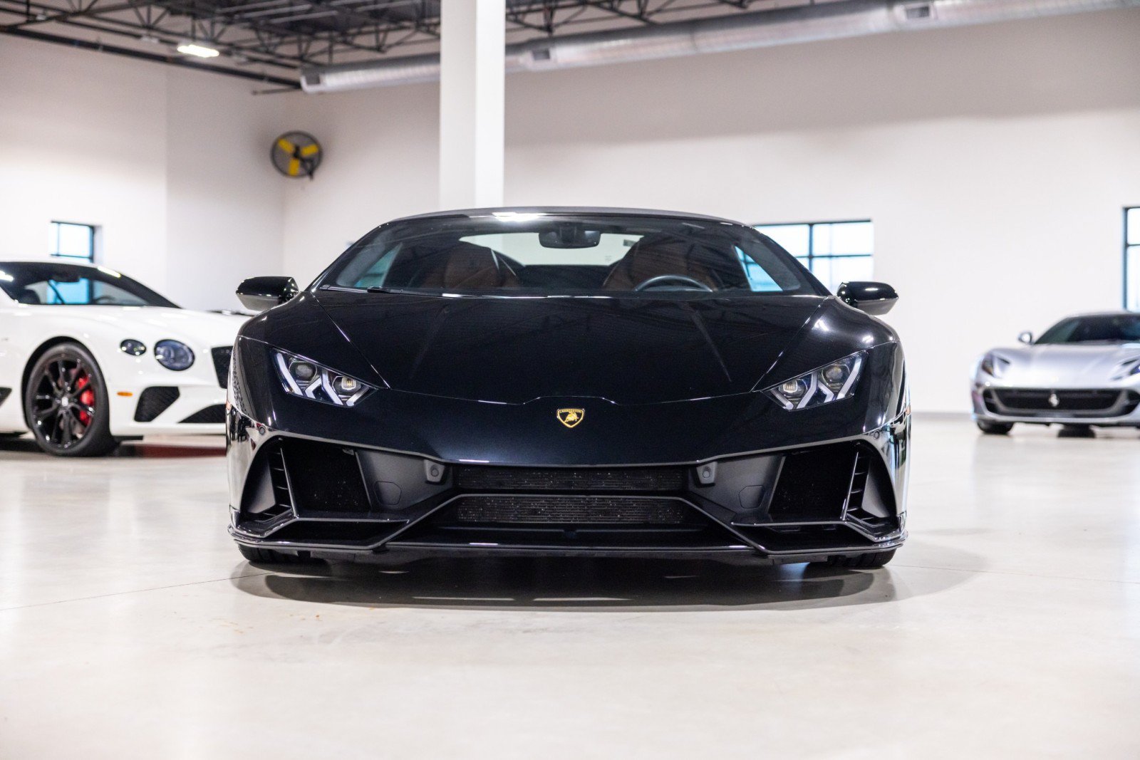Used 2023 Lamborghini Huracan EVO AWD/4WD image 2