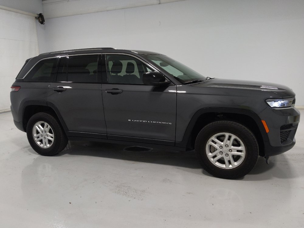 Used 2022 Jeep Grand Cherokee Laredo w/ Luxury Tech Group I AWD/4WD image 11