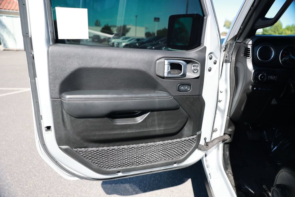 Used 2022 Jeep Wrangler Unlimited Sahara AWD/4WD image 18