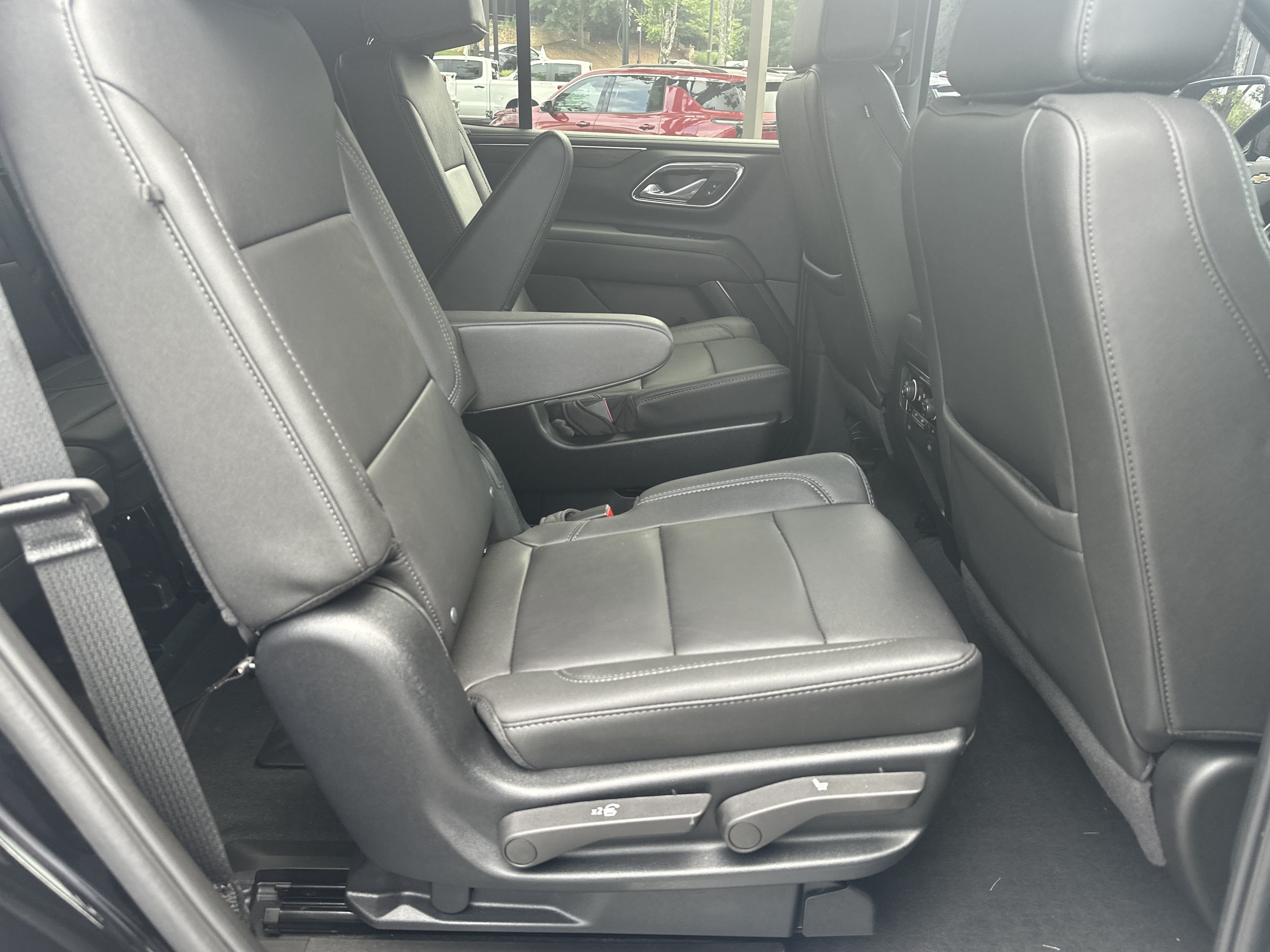 Used 2024 Chevrolet Tahoe LT w/ LT Signature Package AWD/4WD image 16