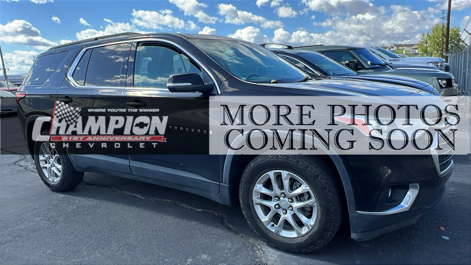 Used 2021 Chevrolet Traverse LT FWD image 1