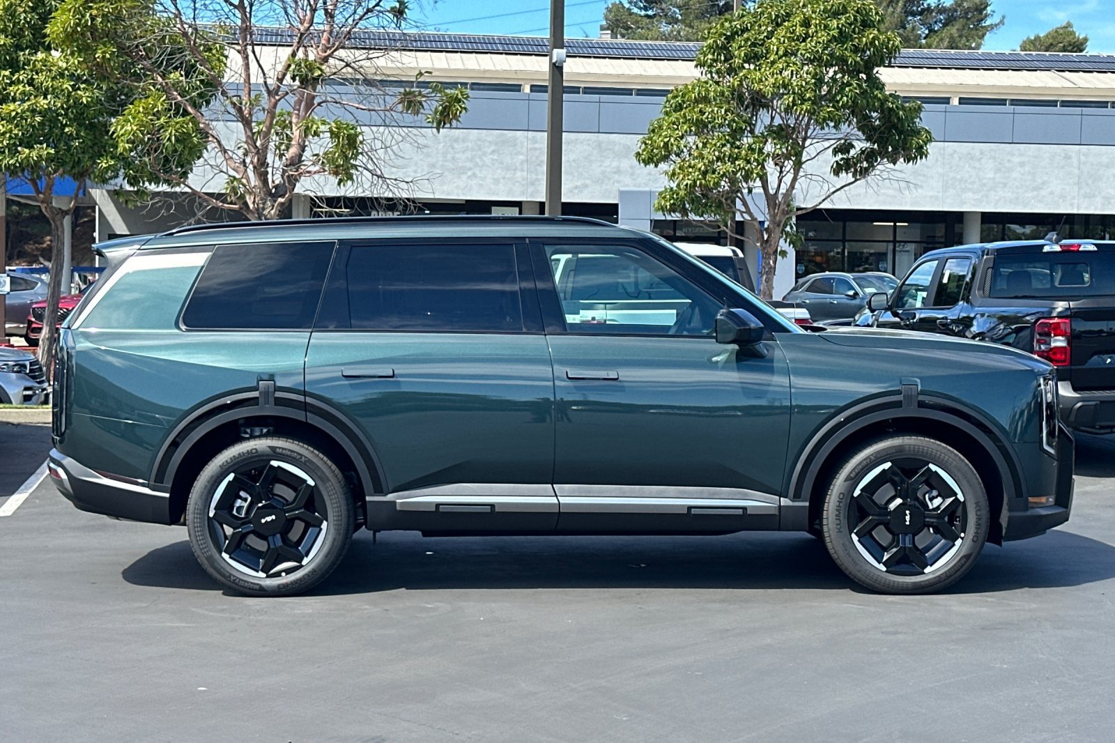 New 2027 Kia Telluride EX w/ Towing Package FWD image 3