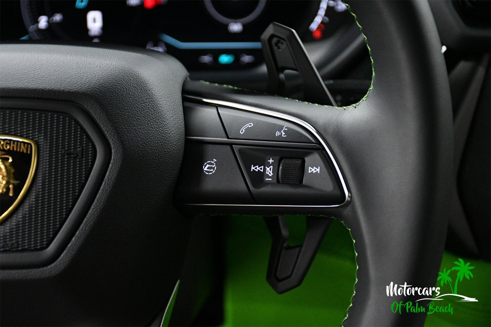 Used 2025 Lamborghini Urus SE image 30