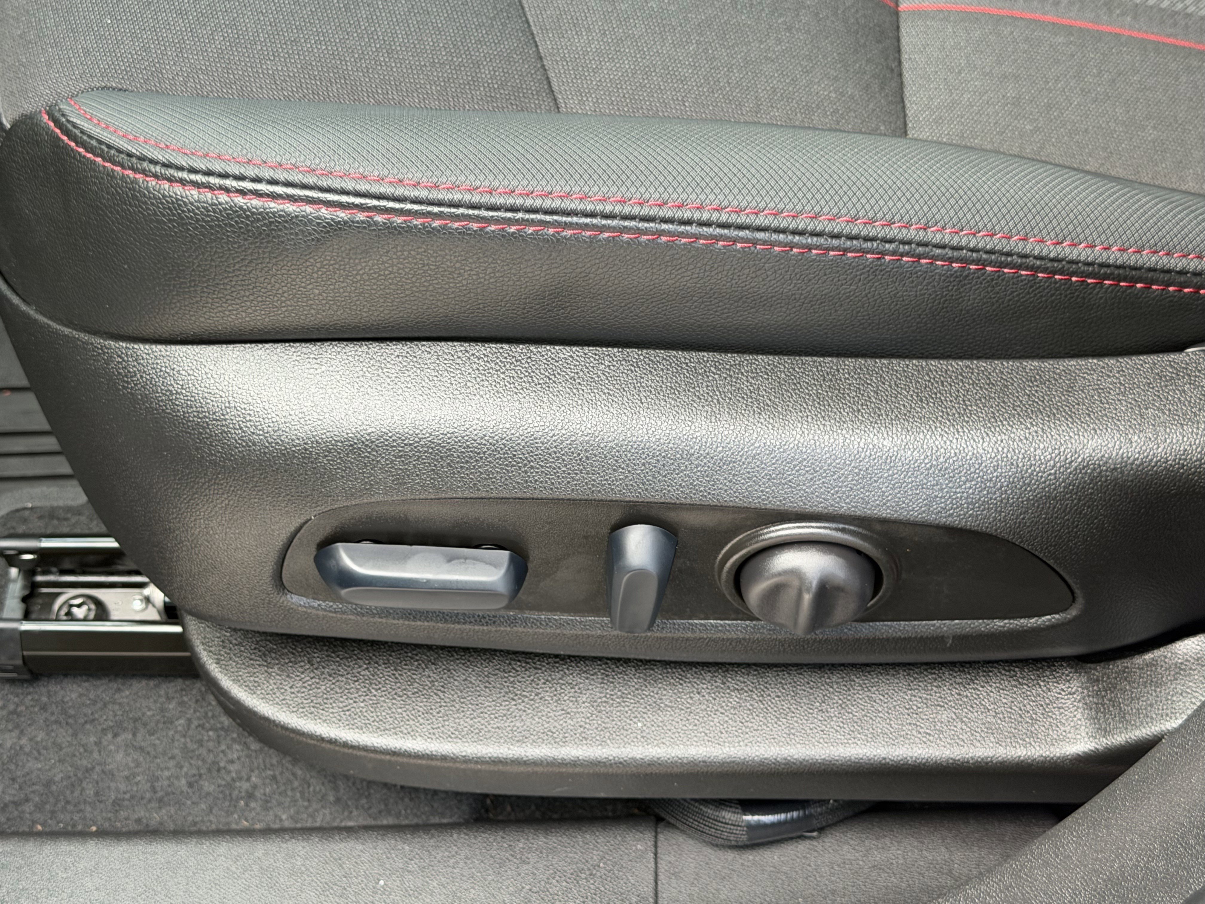 Used 2023 Chevrolet Equinox RS w/ LPO, Floor Liner Package FWD image 27