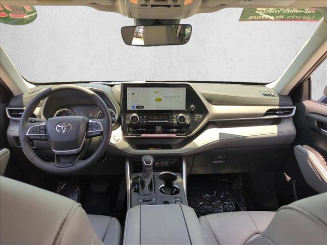 Certified 2025 Toyota Highlander XLE AWD/4WD image 18