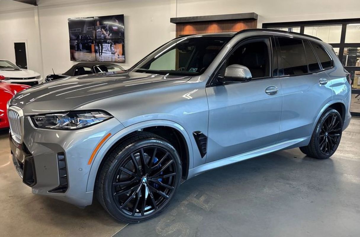 Used 2024 BMW X5 sDrive40i w/ M Sport Package image 1